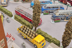 Frisches Bier, oder leere Fässer. Der Fahrer war verschwiegen.