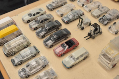 Rottransparenter MB 500 SL und milchiger Passat.