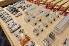 Kohleanhänger und transparenter Tanksattelzug.